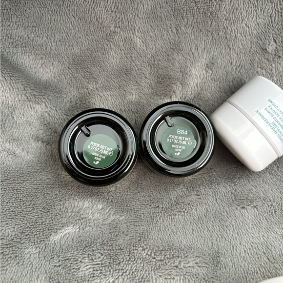 La Mer Skincare Set with Blue and Teal Pouches - Picture 9 of 11